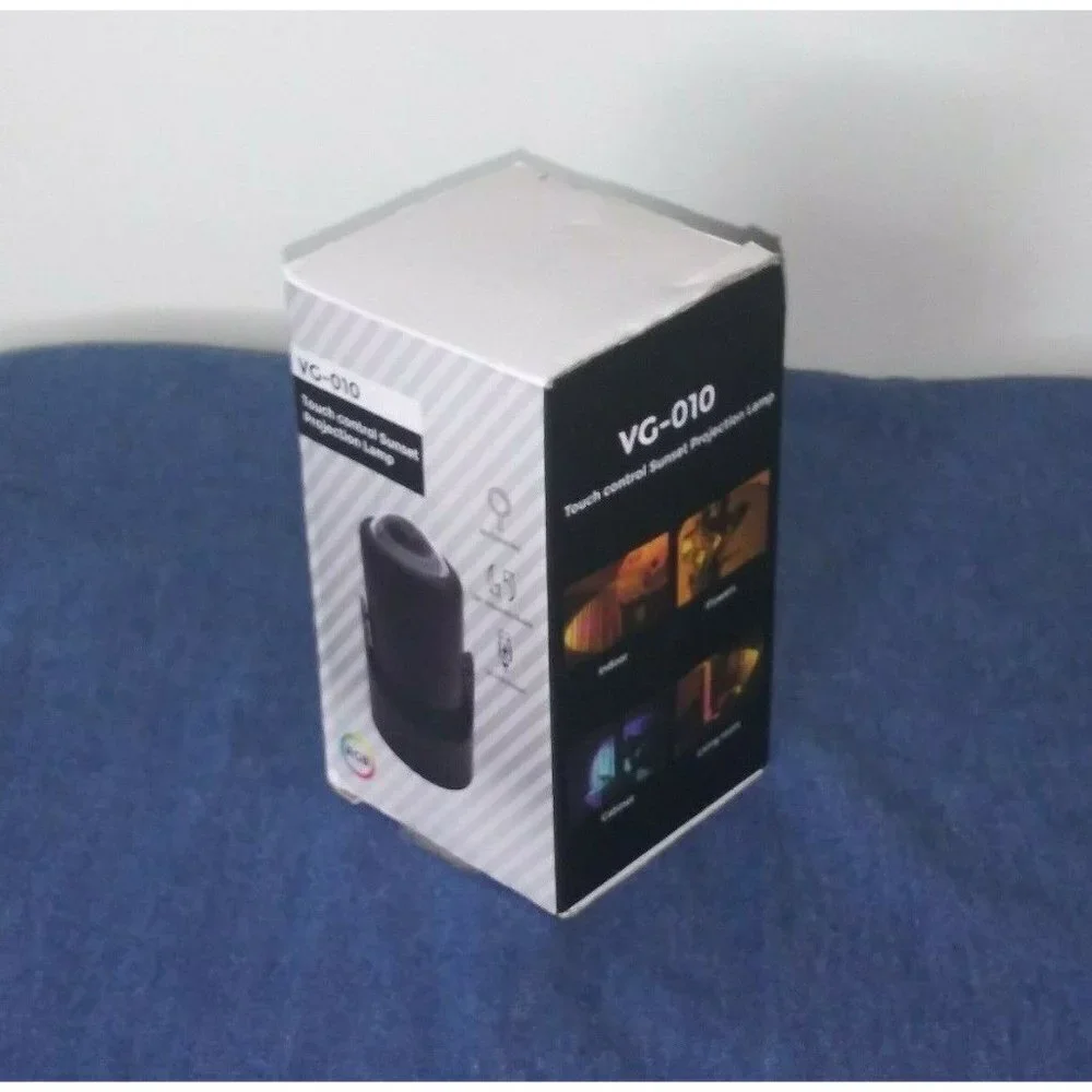 NEW in BOX Sunset Projection Lamp Blinky Halloween USB LED Decor 360 degree cute